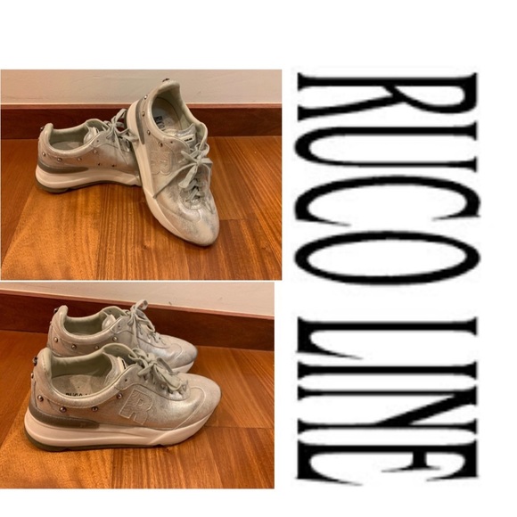 Silver pair of sneakers - Picture 1 of 8